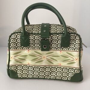TEMPTATIONS: Old World Green pattern insulated lunch tote